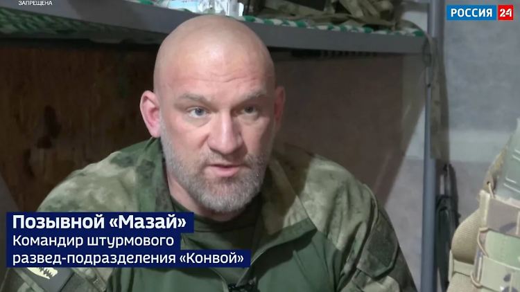 In einem Bericht des russischen Fernsehens taucht Konstantin Pikalow nur unter seinem Kampfnamen "Masai" auf, er wird hier als "Kommandeur" der "Angriffs- und Aufklärungseinheit 'Convoy'" bezeichnet.