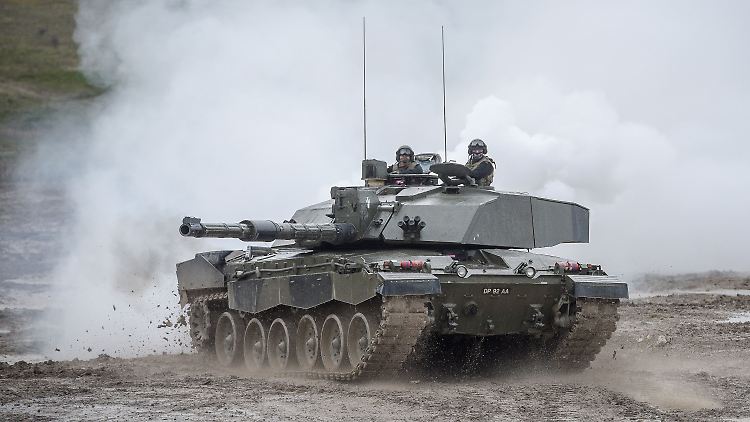 Großbritannien würde die Ukraine so lange unterstützen wie nötig, betonte Verteidigungsminister Wallace.