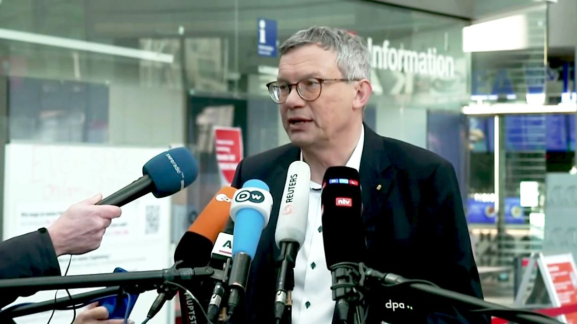 Bahnsprecher.JPG