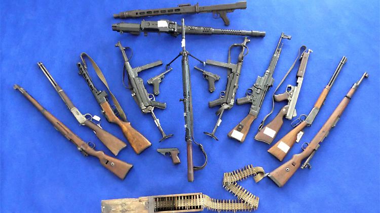 Der 62-Jährige soll auch die legal besessenen Waffen nicht ordnungsgemäß aufbewahrt haben. 