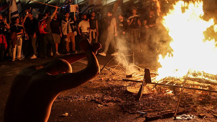 Die Proteste sind in der Nacht eskaliert.