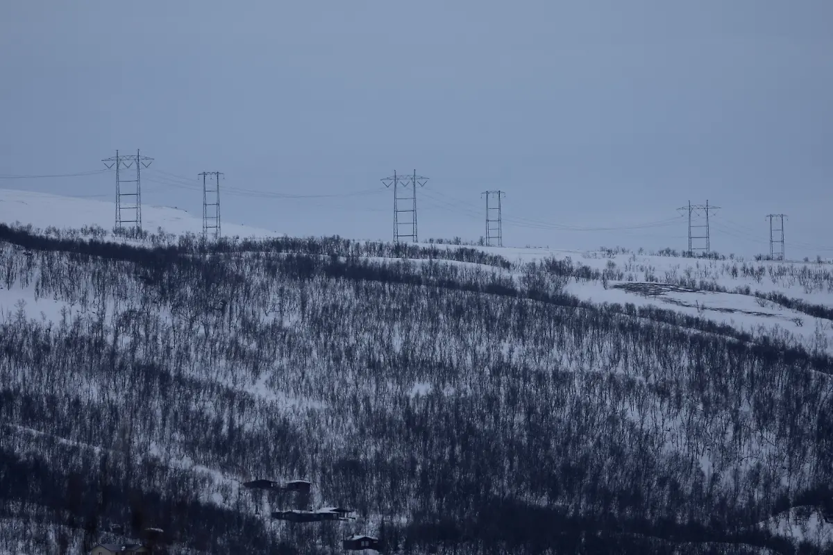 2024-04-03T080057Z-958684202-RC2JL6AZKPNZ-RTRMADP-3-ARCTIC-REINDEER-NORWAY-POWER