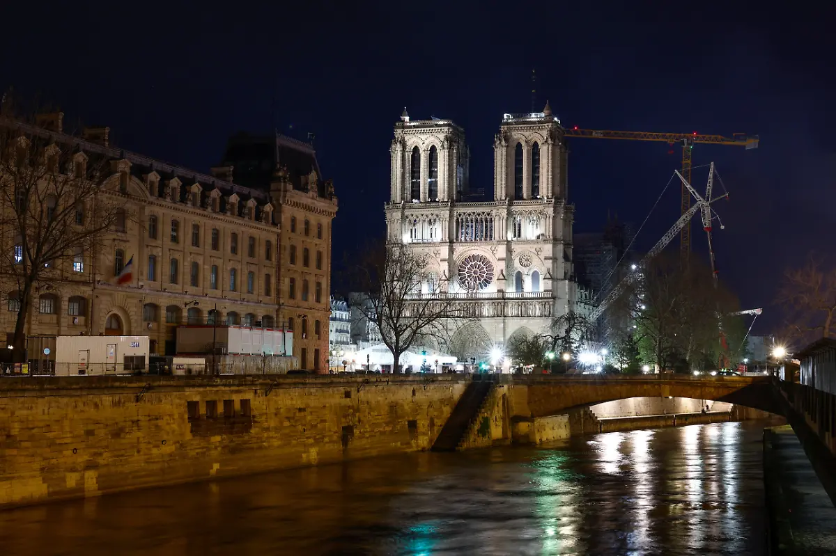 2024-03-31T223322Z-427316710-RC28X6A2XU0E-RTRMADP-3-OLYMPICS-2024-PARIS-TOURISM