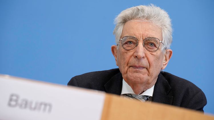 Gerhart Baum, mittlerweile 90 Jahre alt, hat nach 1945 keine Krisenzeit erlebt wie die jetzige. Der frühere FDP-Politiker war von 1978 bis 1982 Bundesinnenminister in der sozialliberalen Koalition unter Helmut Schmidt.