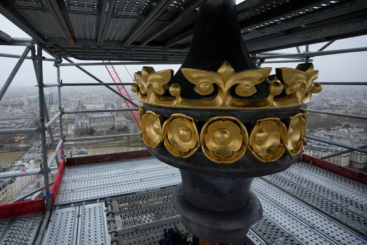 2023-12-08T095125Z-1626588897-RC2WS4A5WE1X-RTRMADP-3-FRANCE-NOTREDAME-MACRON