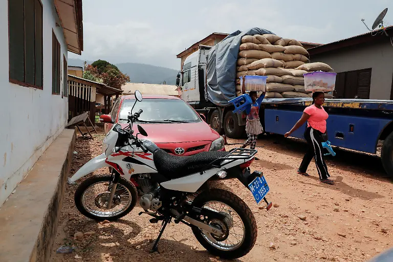 2024-03-28T130309Z-1592904094-RC2MB6ATJ5PW-RTRMADP-3-WESTAFRICA-COCOA