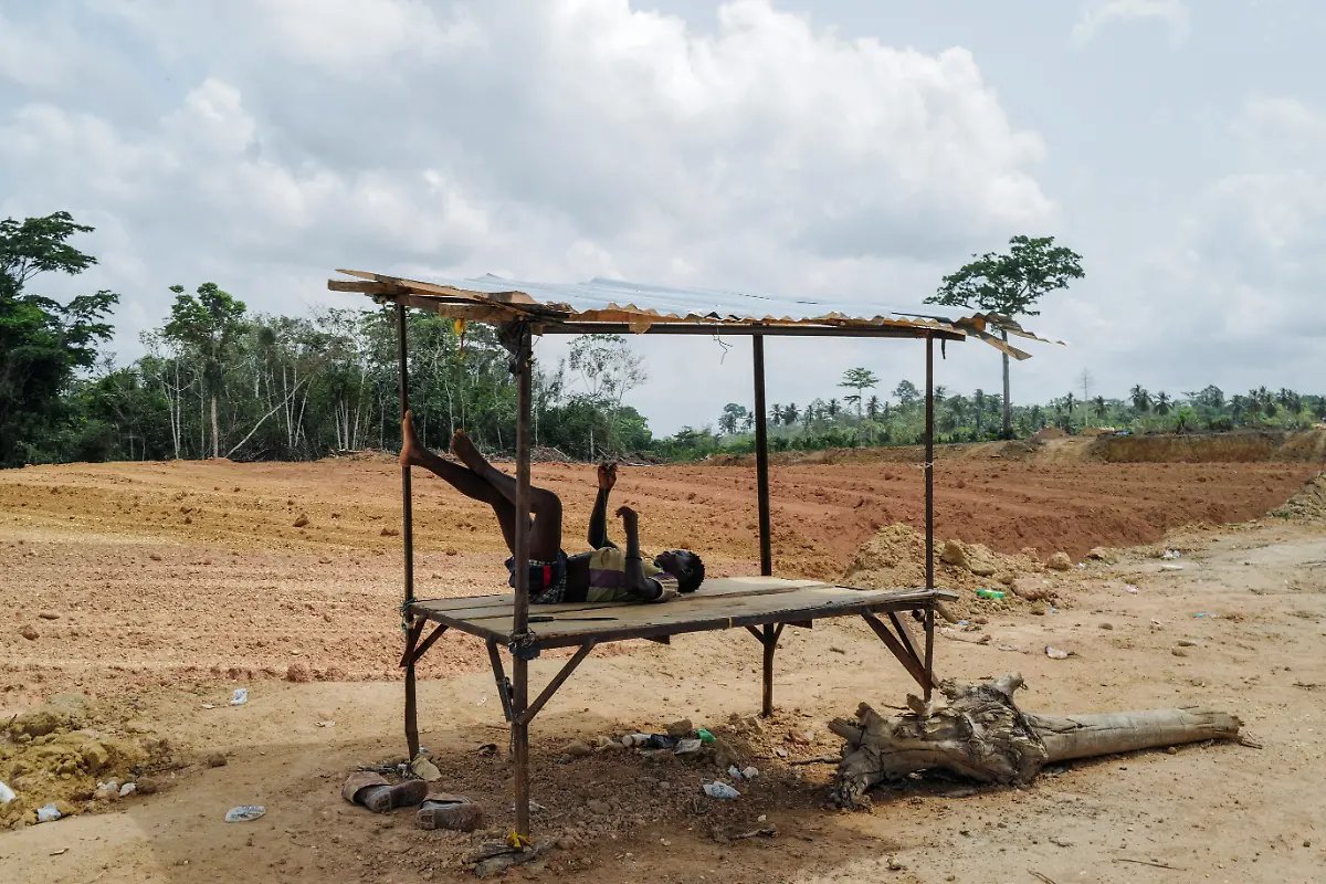 2024-03-28T130305Z-605939630-RC2BA6AR8FWM-RTRMADP-3-WESTAFRICA-COCOA