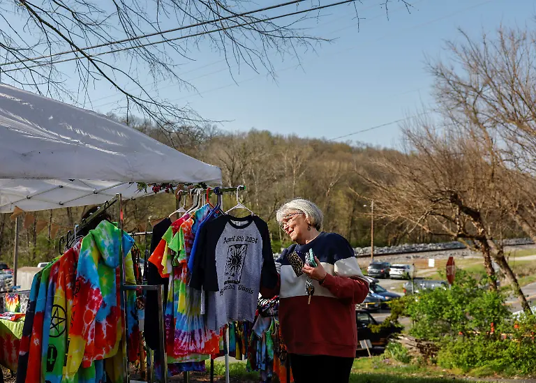 2024-04-08T004652Z-785074049-RC2027A8K3UF-RTRMADP-3-SOLAR-ECLIPSE-USA