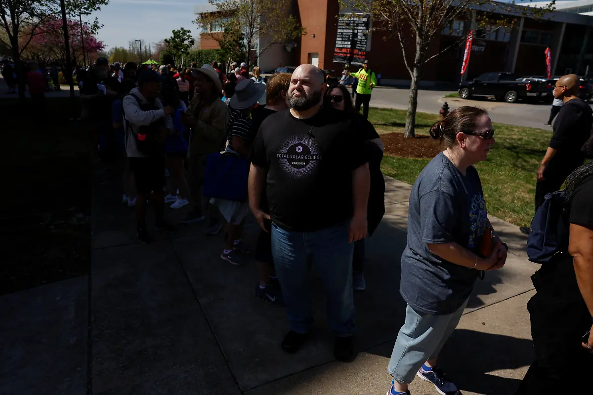 2024-04-08T163538Z-1532175187-RC2F27A0OHDC-RTRMADP-3-SOLAR-ECLIPSE-USA