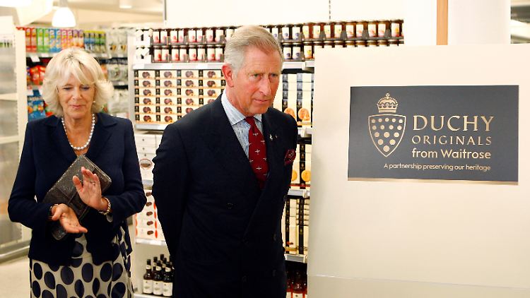 Als "Duchy Originals" verkauft Charles zahlreiche Bio-Produkte, etwa Haferkekse, mittlerweile exklusiv über die Supermarktkette Waitrose.