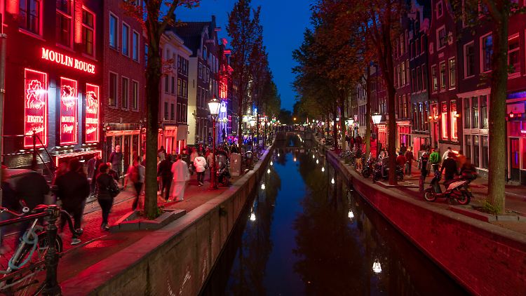 Die Kampagne zielt auf britische junge Männer im Alter von 18 bis 35 Jahren, die in Amsterdam die Sau rauslassen wollen.