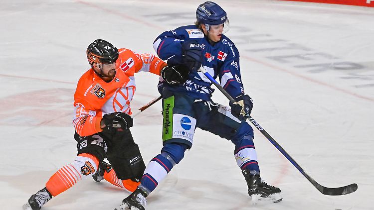 Wolfsburg und Straubing lieferten sich wilde Duelle in den DEL-Playoffs.