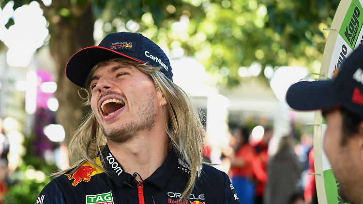 Max Verstappen hat seinen eigenen Kopf - manchmal auch mit blonder Perücke.