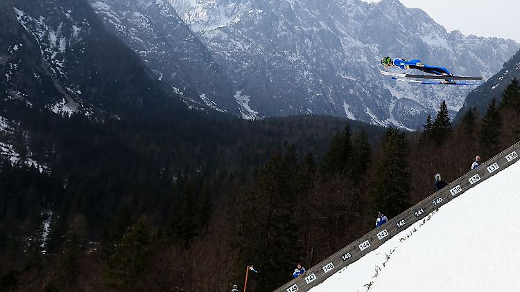 Das Skispringen will sich neu definieren, vom Winter- zum Extremsport.