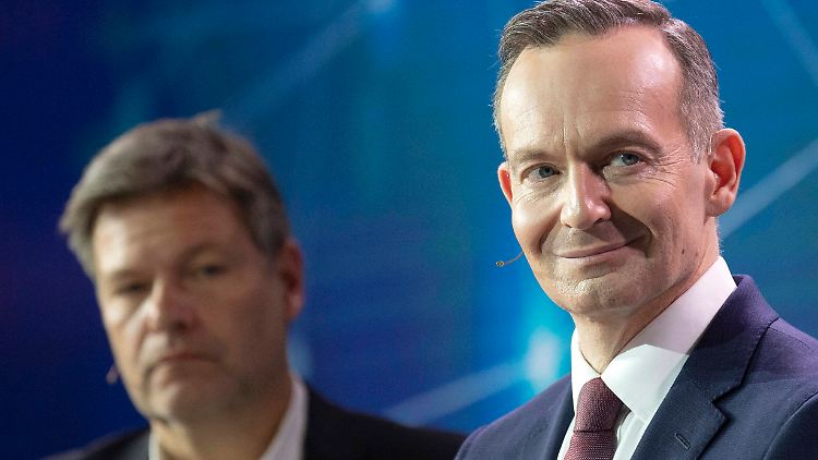 Mehr Klimaschutz im Verkehr ist mit dieser Regierung nicht drin, sagt Wirtschaftsminister Habeck. Verkehrsminister Wissing weist die "merkwürdigen Vorwürfe" zurück.  