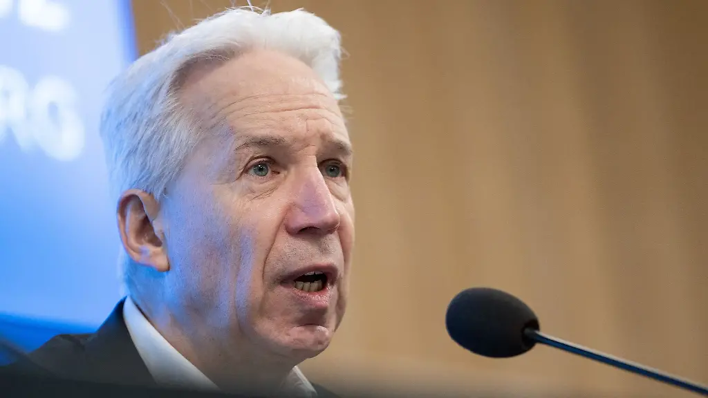 Gerhard-Brand-Bundesvorsitzender-des-Verband-Bildung-und-Erziehung-VBE-nimmt-an-einer-Pressekonferenz-im-Buerger-und-Medienzentrum-des-Landtags-von-Baden-Wuerttemberg-teil