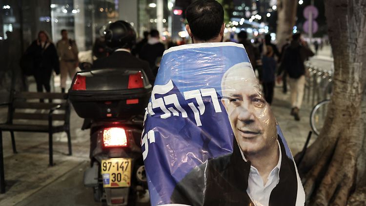 Aufrufe zu Gewalt gegen Journalisten: Netanjahu-Anhänger demonstrieren in Tel Aviv für die rechtsgerichtete Regierung und ihre Justizreform. 