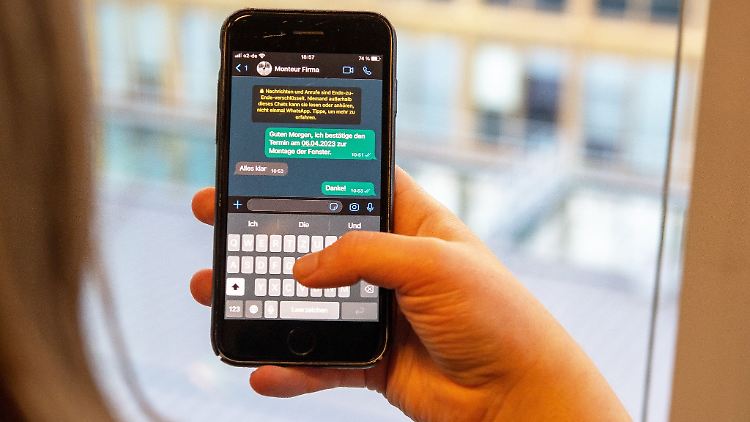 Kurz und knapp: Viele Menschen bevorzugen für die schnelle Kommunikation Messengerdienste. Bei der Beauftragung von Handwerkern sollte man aber einige Punkte beachten.