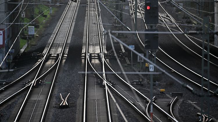 Bahnreisende müssen sich während der Osterferien auf zahlreiche Fahrplanänderungen und Zugausfälle einstellen.