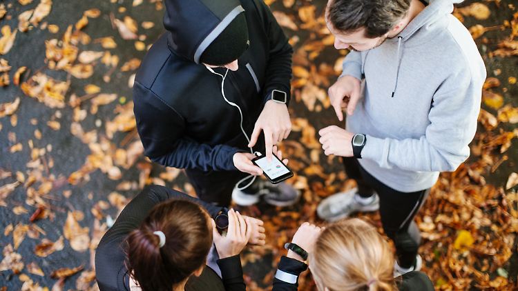 Bei einigen Mobilfunkanbietern gibt es zum Handyvertrag noch ein Extra wie eine Smartwatch dazu. Lohnt sich das?