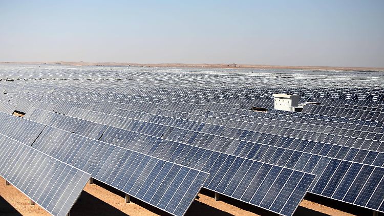 Photovoltaik-Großanlagen wie diese in Ägypten könnten auch andernorts in Afrika den Strom für die Wasserstoff-Herstellung liefern.