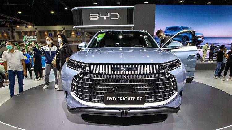 Der Verdrängungsprozess auf dem chinesischen Automarkt wird sich im Sommer noch einmal beschleunigen. Müssen sich VW & Co. vor der chinesischen Konkurrenz geschlagen geben?