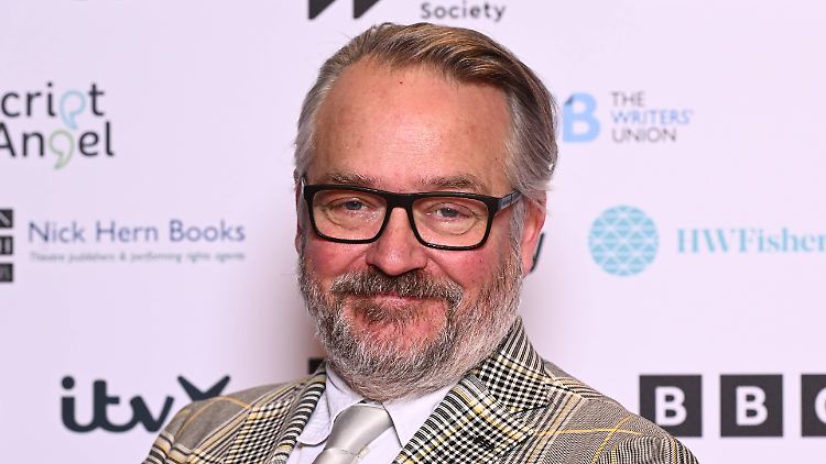 Eine Schreibblockade kann sich Bond-Autor Charlie Higson nicht leisten: "Im Geheimdienst Seiner Majestät" soll am 4. Mai zu Charles' Krönung erscheinen.