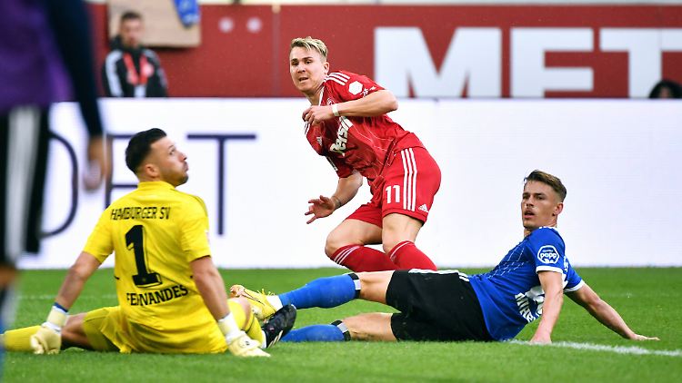 Lange sah der HSV wie der Verlierer dieses Freitagsspiels aus.