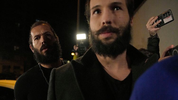 Andrew (l.) und Tristan Tate dürfen in Hausarrest gehen.