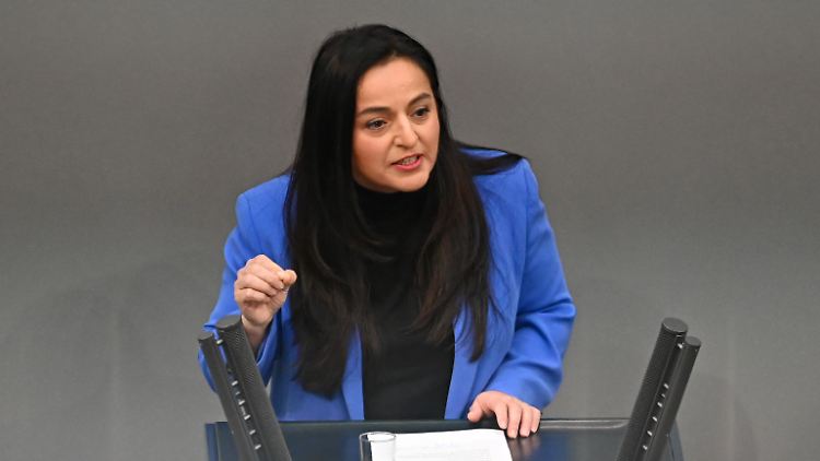Die Abgeordnete der Linken, Sevim Dağdelen, versäumte 45 der 76 Termine.