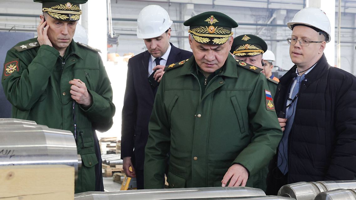 Ende März besuchte Verteidigungsminister Schoigu russische Waffenproduktionsstätten