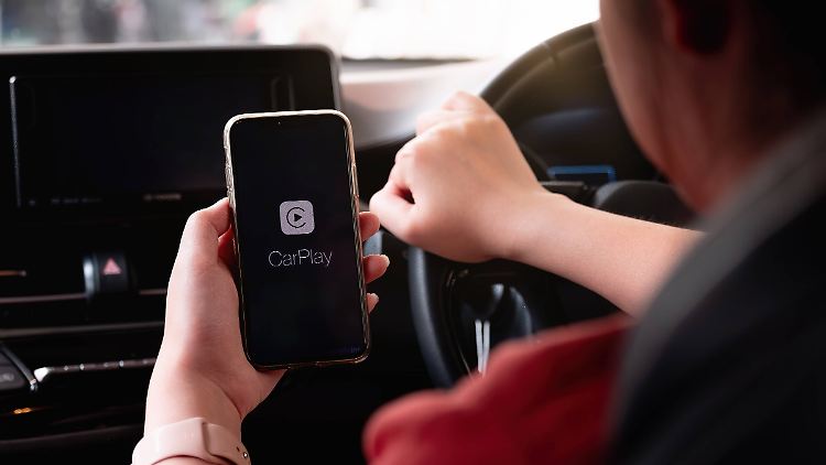 Eigentlich so einfach: Carplay an und wichtige Apps auch auf der Autokonsole nutzen.
