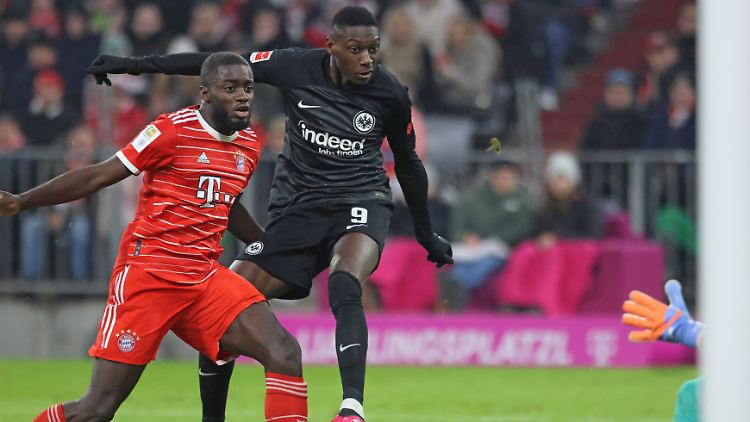 Will wohl gerne mit seinem Landsmann Dayot Upamecano (l.) zusammenspielen: Randal Kolo Muani.