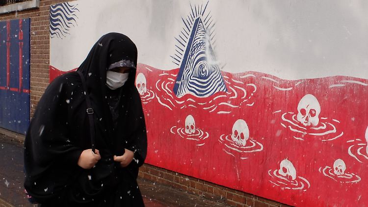 So wollen es die iranischen Sittenwächter sehen: Frauen sollen in der Öffentlichkeit ihr Haar vollständig bedecken. 