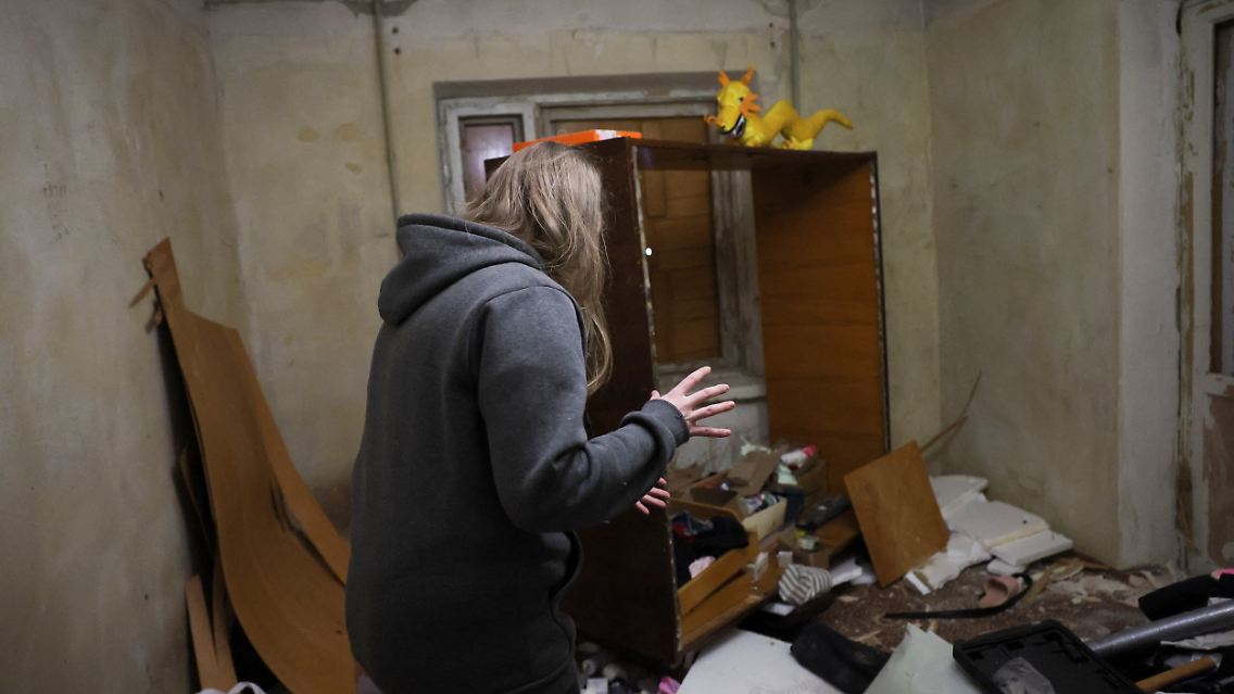 Das ist das zerstörte Schlafzimmer einer 19-Jährigen.