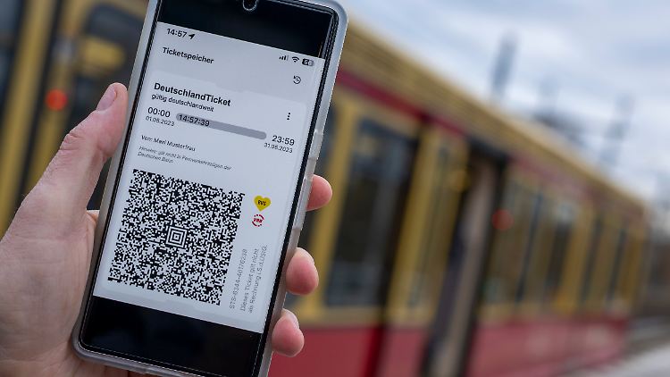 Ab dem 1. Mai kann man mit dem Deutschlandticket bundesweit reisen - allerdings nur im Nah- und Regionalverkehr.