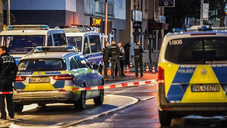 Polizei und Rettungskräfte waren in einem Großaufgebot in der Nähe des Plochinger Bahnhofs im Einsatz