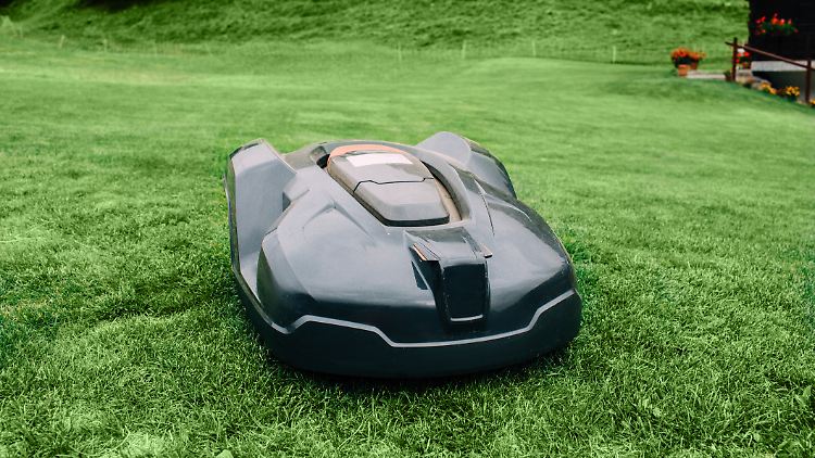 Einen Mähroboter zu installieren, kann viel Zeit und Mühe kosten.