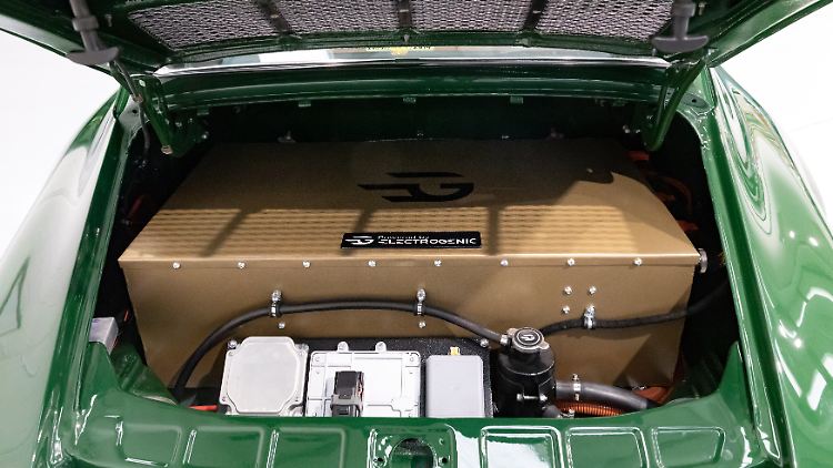 Statt flachem Boxermotor stecken im Heck des Porsche 911 ein E-Motor und eine Batterie.