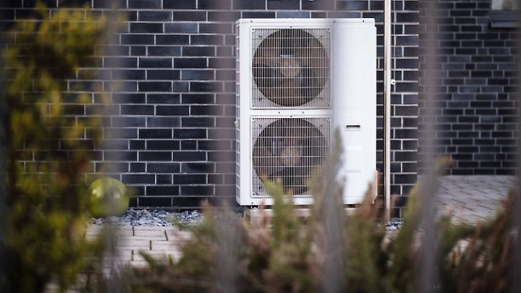 Bei Hybrid-Heizungen deckt die Wärmepumpe die Grundversorgung, die Gasheizung springt an kalten Tagen ein.