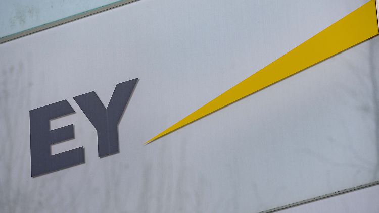 EY habe während der gesamten Untersuchung vollumfänglich mit der APAS kooperiert, teilte ein Unternehmenssprecher mit.