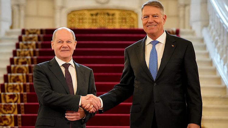 "Deutschland steht fest an der Seite Rumäniens", sagt Scholz. 