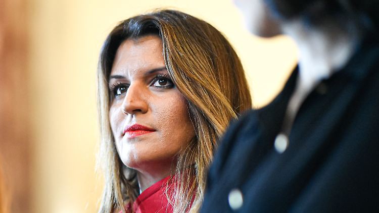 "Das Recht der Frauen, über ihren Körper zu verfügen, zu verteidigen, ist überall und zu jeder Zeit wichtig", erklärte die Staatssekretärin für Sozial- und Solidarwirtschaft. 