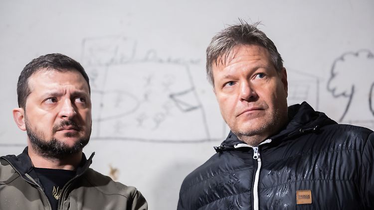 Habeck hat mit Selenskyj über Investitionen gesprochen - aber auch über Waffenlieferungen.