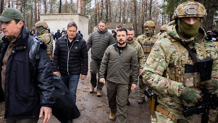 Haben sich schon im Mai 2021 über Waffen unterhalten: Robert Habeck und Wolodymyr Selenskyj.
