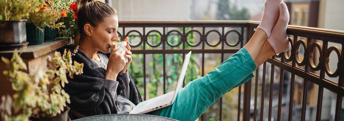 Balkon-Trends: So kreieren wir einen Rückzugsort zum Entspannen.