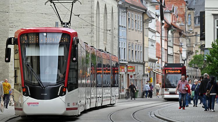 Die Tat passierte an einer Straßenbahnhaltestelle am Erfurter Europaplatz. (Archivbild)