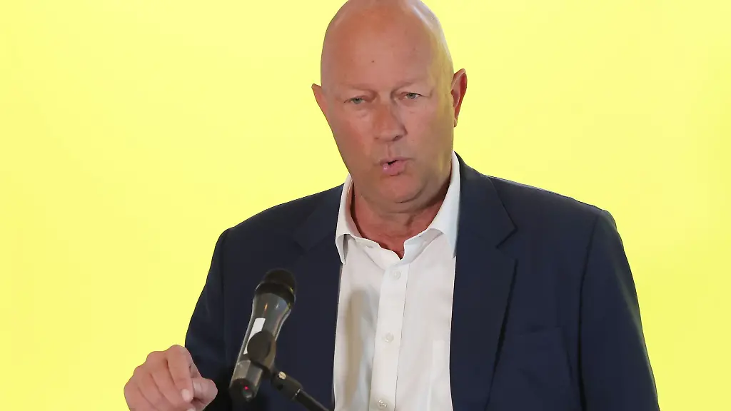 Thomas-Kemmerich-Landesvorsitzender-der-FDP-in-Thueringen-spricht-beim-Landesparteitag-der-FDP-Thueringen