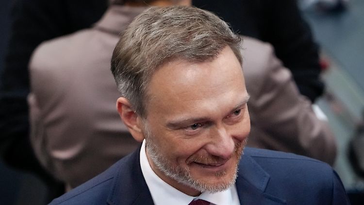 Finanzminister Lindner eckt mit seinen Äußerungen zur Kindergrundsicherung gerade an.