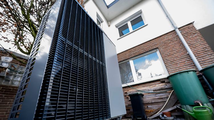 Wärmepumpen könnten künftig deutlich leichter verfügbar sein, glauben Energieberater. 